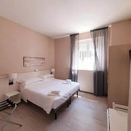 Vela Bianca H & R 迪亚诺马里纳