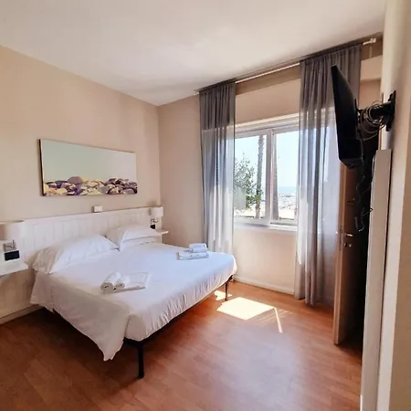 Vela Bianca H & R 迪亚诺马里纳