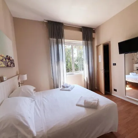 Vela Bianca H & R 迪亚诺马里纳