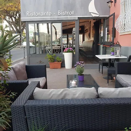 Vela Bianca H & R 酒店